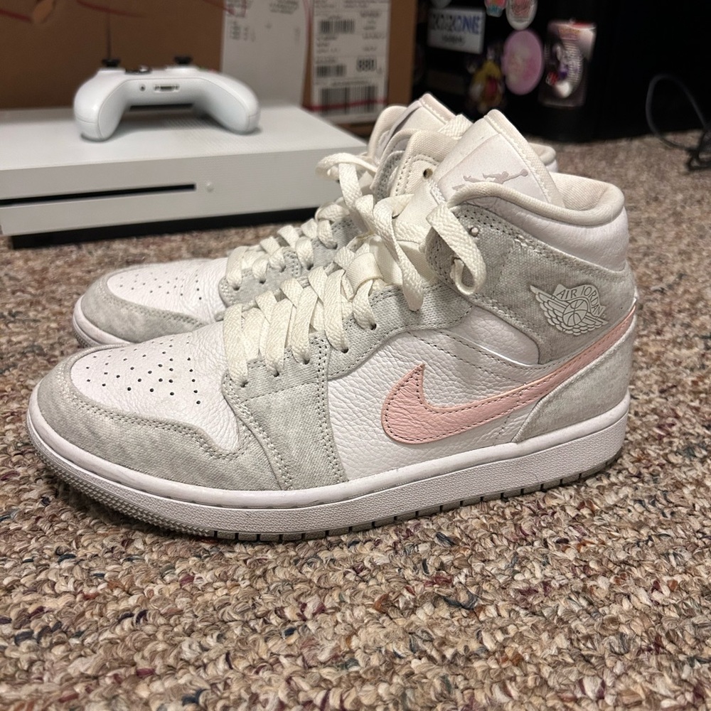 Nike Women's Cream and Pink Sneakers